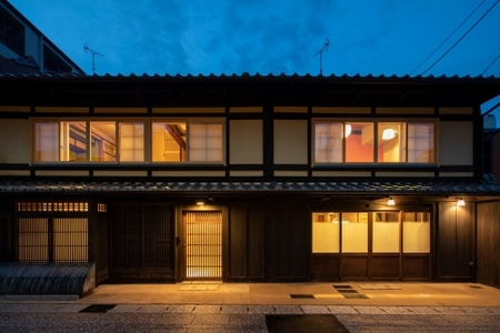 町家をリノベーションした商店街ホテル 1泊2日ツインルームおまかせ宿泊プラン（大人1名様） [SA01] / 宿泊券 チケット