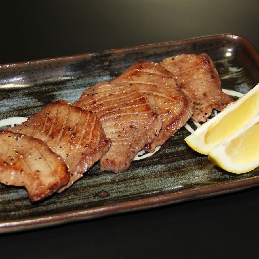 ＜和牛のからくわ精肉店＞いわて黒毛和牛　希少部位牛タン300ｇ