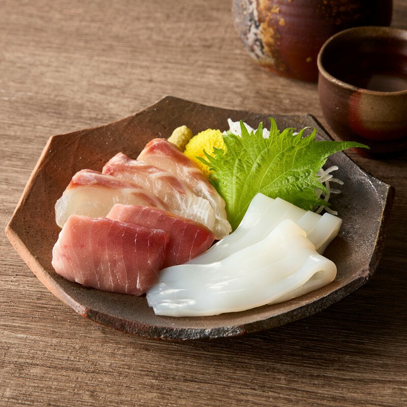 【ふるさと納税】晩酌に便利！魚屋オススメお任せ刺身3種盛り合わせ（3種2～3切れ×3パック） 選べる 配送時期 鯛 ひらめ かんぱち あじ ぶり ひらまさ まぐろ こしながまぐろ いさき さわら おさしみ お酒に合う