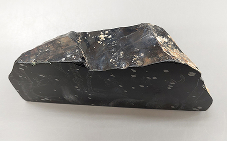 黒耀石の置物B チョウ