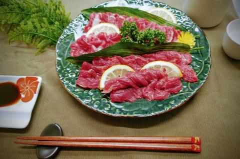 熊本県産馬刺しセット約400ｇ（霜降り200ｇ・赤身200ｇ） ※タレ、生姜付 _U118-0008