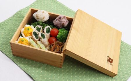 100年ヒノキ（西川材）のお弁当箱 キッチン雑貨 美しい木目 ヒノキの香り おせち ひな祭り お花見 ご馳走 サンドイッチ入れ HNNAZ004