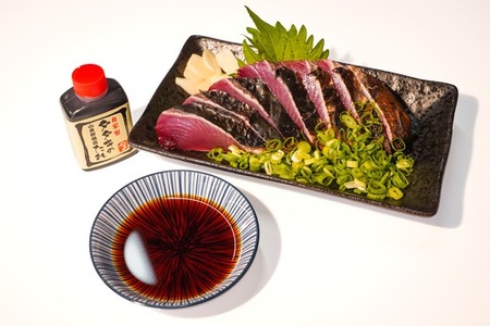 【初鰹先行予約】鮮度抜群！！生カツオの藁焼き（わらやき）タタキセット　約３〜４人前