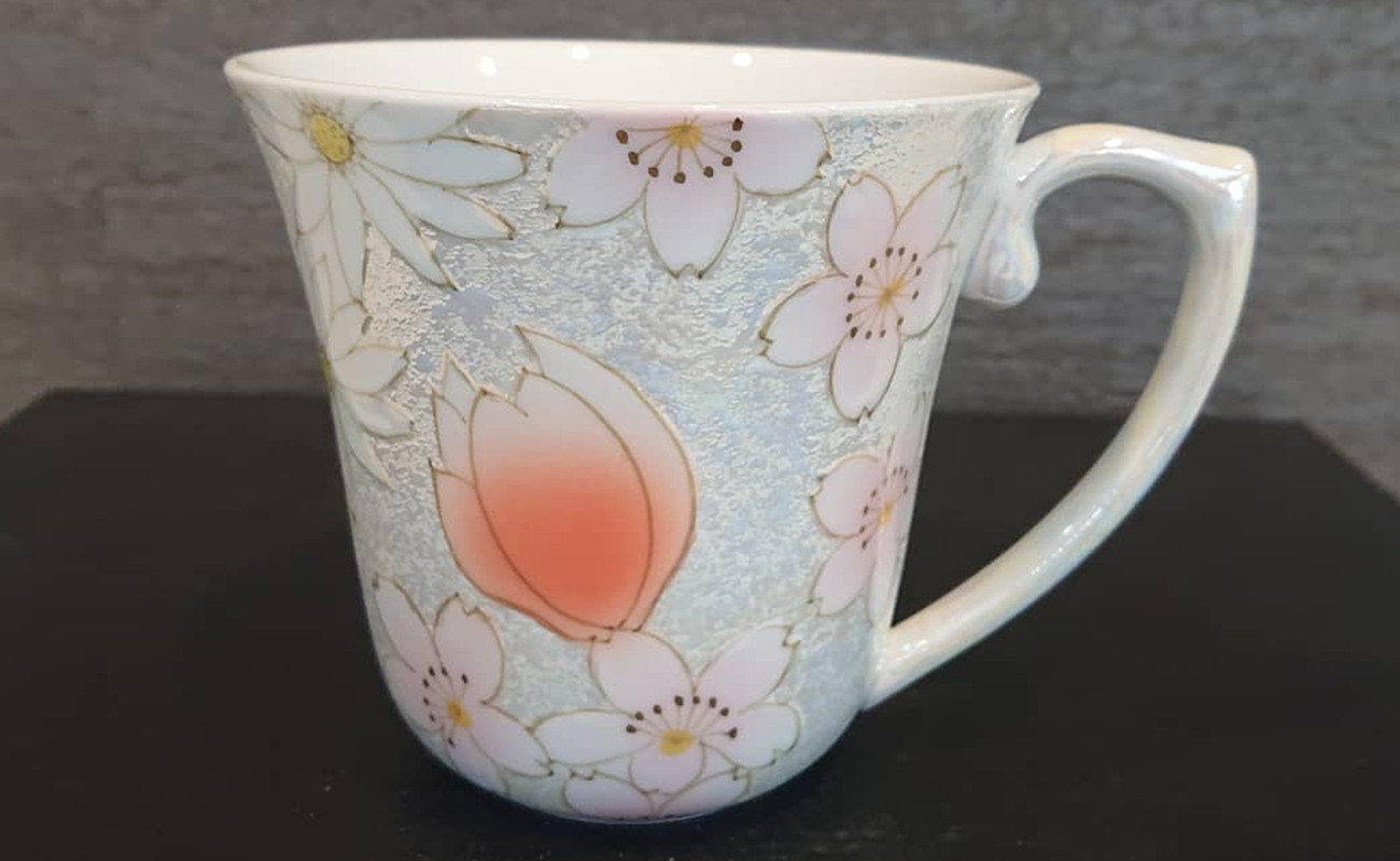 
            有田焼 癒されピンクのチェリーブラッサムのマグカップ【中山陶和堂】食器 うつわ 器 磁器 陶磁器 コップ カップ マグカップ 花 桜 さくら チェリーブロッサム ピンク 母の日 贈り物 ギフト A45-321
          