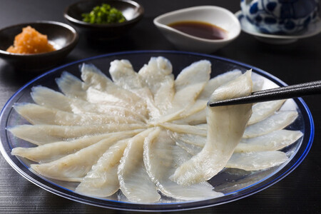 博多製造　”ふぐざんまい”(刺身、たたき、一夜干し、唐揚げ、鍋用切身、茶漬け）