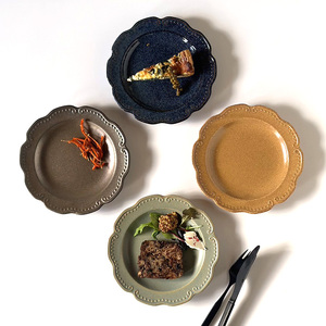 【美濃焼】 リーフリム フラワープレート 17.5cm オリーブグリーンマット 瑞浪市 / 窯元ロングアイランド ケーキ皿 取皿 中皿 おしゃれ 食器 シンプル レンジ対応 食洗機対応[AZCU102]