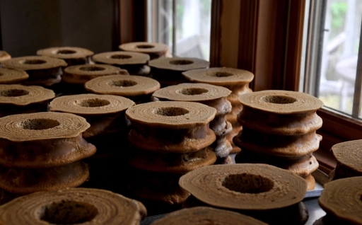 山樵 黒糖バウムクーヘン （ 縦 16cm × 横 6cm × 4.5cm ） 2本入り バームクーヘン お菓子 菓子 洋菓子 焼菓子 スイーツ デザート おやつ 贈り物 贈答 ギフト