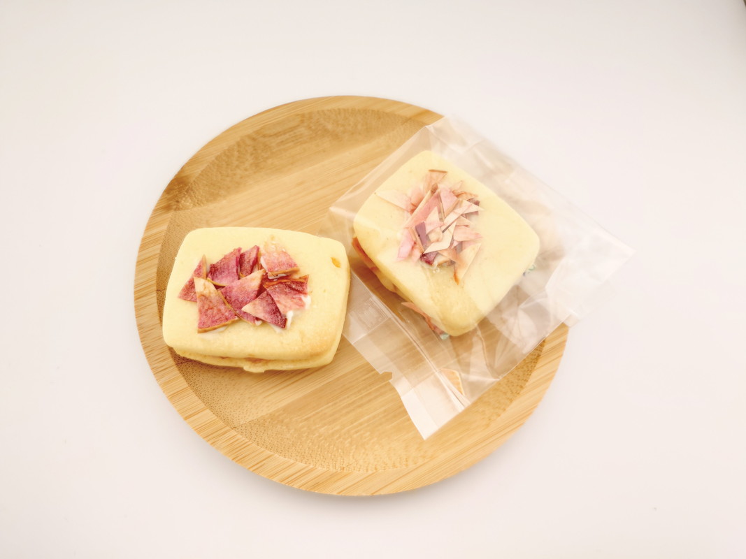 りんご バターサンド バターサンドクッキー 1箱 （6個入） 個包装 中まで赤～いりんご 林檎バターサンドクッキー 焼き菓子 青森県 五所川原