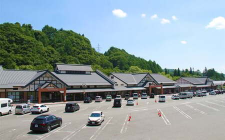 雫石の地酒 清酒 しずくいし 特別純米酒 純米吟醸酒 1800ml 各1本 ／ 日本酒 地酒 酒 純米酒 吟醸酒 飲み比べ 味比べ 定番 １８００ｍｌ 2本 道の駅 産直 人気 特産品 名産 名産品 