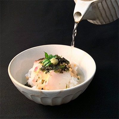 愛媛県産真鯛使用!特製胡麻だれ鯛茶漬け(4人前)【C14−20】【配送不可地域：離島】【1149032】