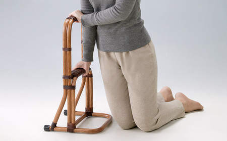 籐起立補助スタンド2段 (ブラウン) FZ23-207