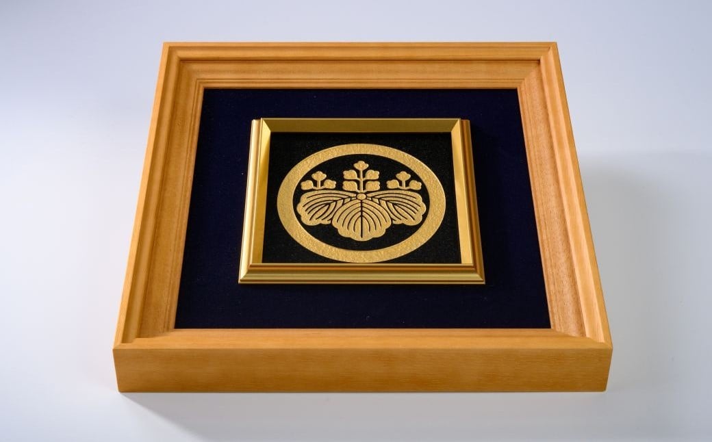 
                  〈あなたの家紋を御影石で製作します〉石材店が手掛ける「家紋額」山口石材店  [YG01]
                