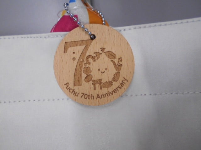 木製キーホルダー付き