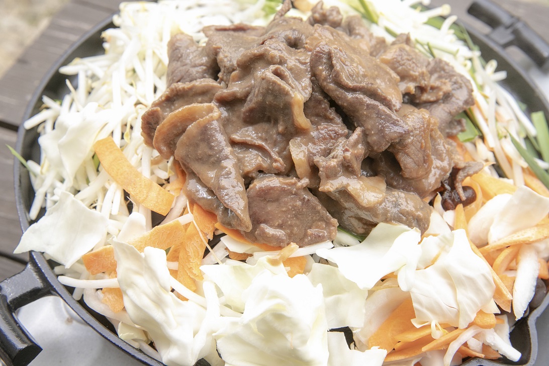 A084エゾシカ 鹿肉 ジンギスカン３種セット （しょうゆ みそ トマト たれ 味 ） 各500g （ 鹿肉300g タレ200g ） 北海道 鷹栖町 高たんぱく 低脂肪 山恵 鹿肉 ジビエ ジンギス