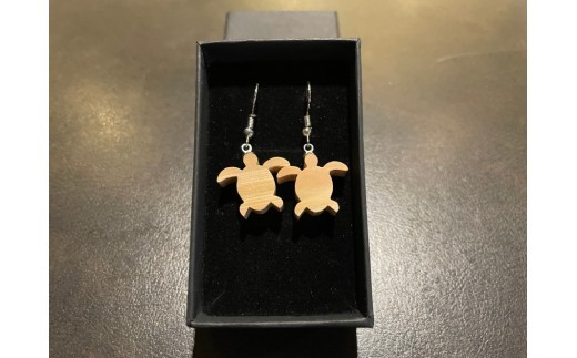 ウミガメのピアス