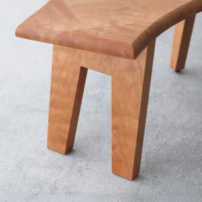 ふるさと納税 藤枝市 秋山木工のラウンドベンチ　ブラックチェリー材　W150xD30xH41cm |  | 02