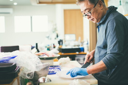 とらふぐ刺身３人前(特製ポン酢付)と松阪牛すきやきロース400ｇ(特製すき焼きタレ付)【4-74】