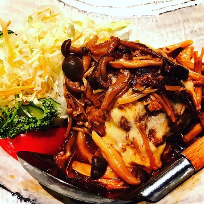 【12回定期便】鉄板焼き屋自慢の ハンバーグ 食べ比べ 3種類 ソース付き 150g×各2個 計 6個 / 南島原市 / はなぶさ [SCN096]_イメージ4