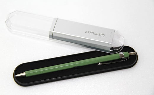 
            【漆塗り】 溜塗ボールペン（黄緑）＜kinoshiru＞ ／ ボールペン ペン 筆記具 筆記用具 文具 文房具 木製 シンプル 男性 女性 社会人 学生 おしゃれ シンプル 大人 上品 漆製品 漆塗 工芸品 伝統工芸 伝統工芸品 プレゼント 贈り物 お洒落 かわいい オススメ おすすめ キノシル
          