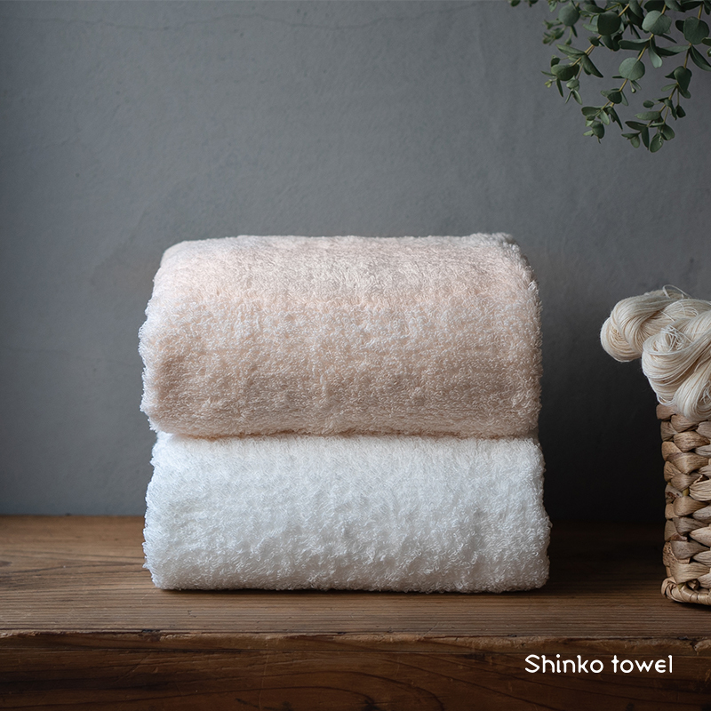 【TVで紹介！】おぅ！え～やん バスタオル 2枚（桜色 ホワイト）【泉州タオル 国産 吸水 普段使い 無地 シンプル 日用品 家族 ファミリー】 099H4237