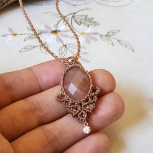 サンストーンのマクラメ編み ネックレス 金属アレルギー 対応 アクセサリー パワーストーン 天然石 宝石 日長石 ハンドメイド 作家作品 金アレ ジュエリー ペンダント 風水 開運 ギフト 贈り物 プ