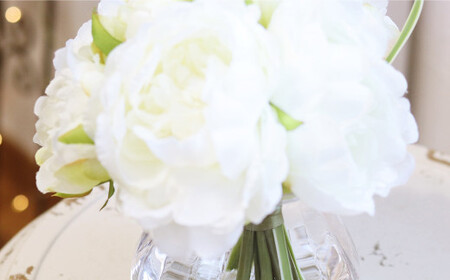水換え不要!!ピオニー(芍薬)の花瓶に入った花束：white