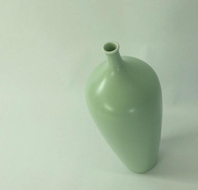 【波佐見焼】シックな一輪挿し　マットグリーン　Ｍ　【西海陶器】　１　１３３７１