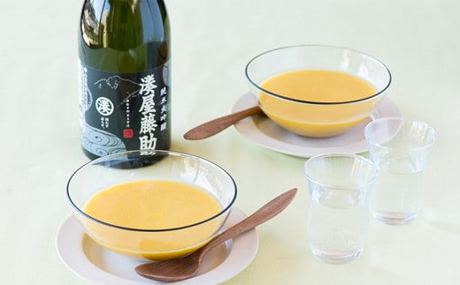 「湯沢の清冽な水で酒が造れないか？」 白瀧酒造の初代当主・湊屋藤助の問いへの一つの答えがこのお酒です。