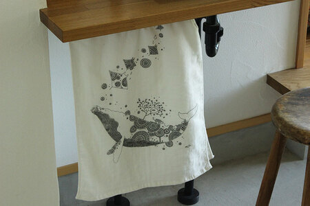 かめいち堂 やわらかハンドタオル クジラ 綿100％ ガーゼタオル ハンドタオル タオル フェイスタオル 泉州タオル ふわふわ 薄手 泉州 動物 生き物 雑貨 おしゃれ かわいい ギフト プレゼント 