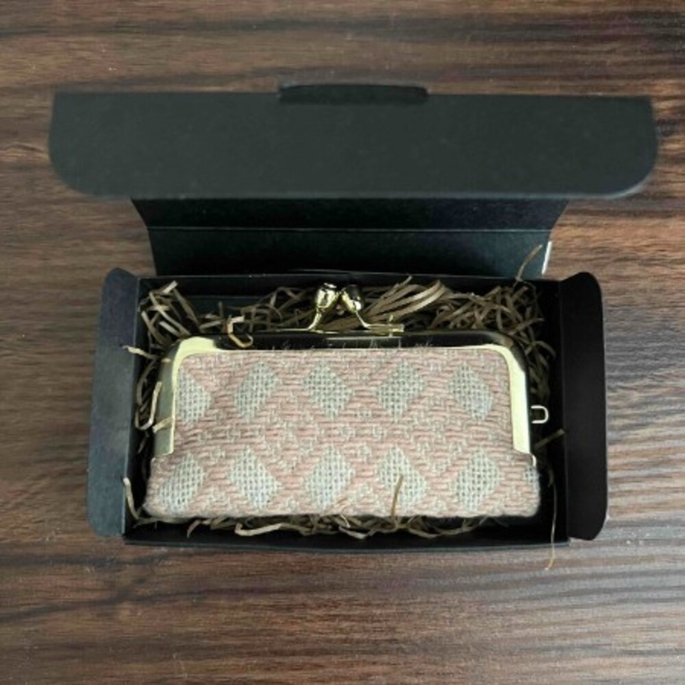 こぎん刺し 印鑑ケース ピンク 摘果染めこぎん糸（薄桃） 【 ハンドメイド 手作り 青森 津軽 五所川原 草木染 かわいい おしゃれ 伝統的な刺し子技法 こぎん刺し 】