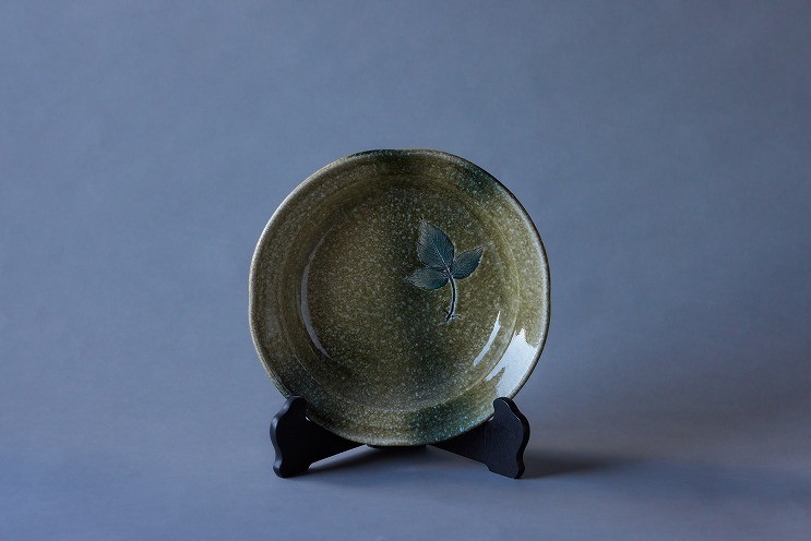 
                  23-198　網田蒼土窯　草イチゴ菓子鉢　熊本県伝統的工芸品
                