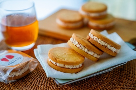 【数量限定】いちごのバターサンド　5個入り  バターサンド バタークリームサンド 苺 お取り寄せ スイーツ 個包装 お菓子 洋菓子 焼き菓子 ビスケット おやつ 自宅用 贈り物 ギフト プレゼント  