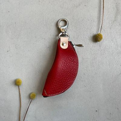 ふるさと納税 京丹後市 本革 【バナナキーケース】牛革(ヌメ)レッド 全長180mm 革小物職人が作るキーケース