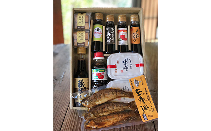 明治屋醤油（醤油4種・ソース2種・味噌２種＋クッキー2コ・山女魚甘露煮１コ）【配送不可：離島】