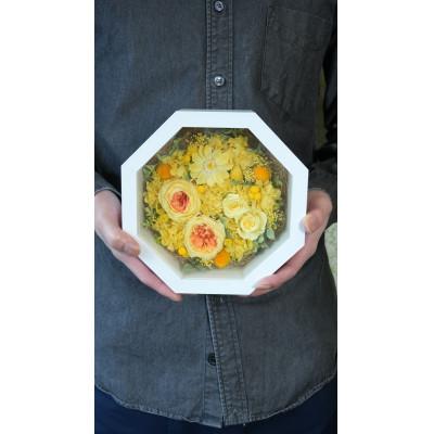 ふるさと納税 吹田市 黄色いお花の八角形プリザーブドフラワーアレンジメント |  | 02