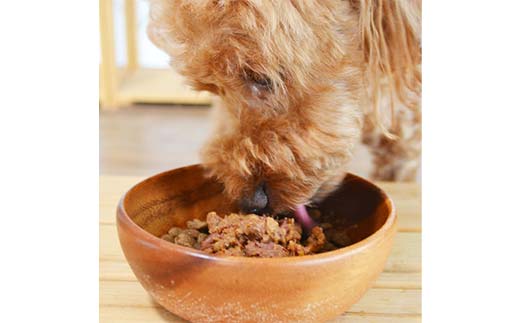 ★北海道エゾ鹿肉と野菜を使用★ ドッグフード 小分け （100ｇ×２袋） エゾ鹿肉とホエーの毎日トッピング 犬用フードペットフード 肉 ペット おやつ こだわり 食材 肉の加工品 シカ肉 鹿肉 ペット用品 愛犬 家族 ファミリー 常温 北海道 釧路市 F4F-8586