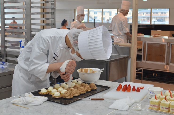 至高の生チョコ（スイート） 10粒 チョコレート 生クリーム ビター チョコ ハイカカオ スイーツ お菓子 箱入り 贈答品 贈答用 ギフト 三重県 多気町 コンフィチュールアッシュ VCH-24