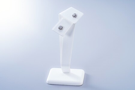 【高島屋選定品】プラチナダイヤモンド ピアス【ARC-EN-CIEL (アルカンシェル) 中石ダイヤ 0.3ct D IF 3EX (GIA)】