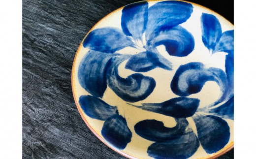 
            限定数量・予約【陶器工房　虫の音】大唐草コバルト7寸皿
          