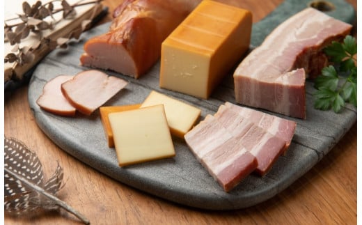 
                  DA-06　ベーコン屋のオヤジの燻製３点セット（無添加ベーコン・無添加スモークチキン・スモークチーズ）
                