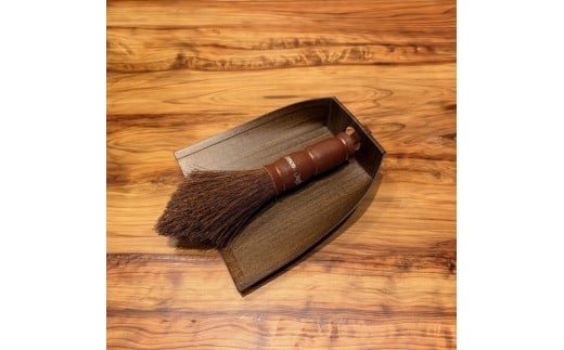 国産棕櫚手箒レザー ブラウン 柿渋はりみ塵取り（穴あき）セット ［FM16］