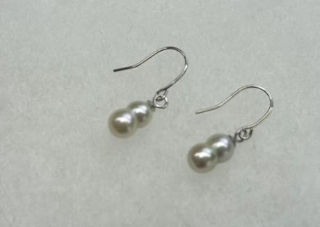 真珠 パール アコヤ貝 アクセサリー ピアス ギフト プレゼント 伊勢 志摩 伊勢志摩 志摩産 冠婚葬祭 慶事 弔事 結婚式 入学式 卒業式 国産 誕生石 記念日 真珠の里 ベビーパール双子ピアス (