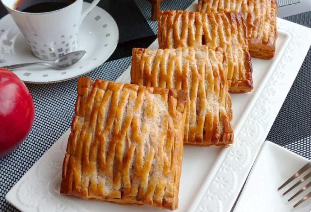 御礼！ランキング第1位獲得！【定期便】酪農王国のアップルパイ 大きな3号サイズ(4個入) × 3ヵ月【全3回】