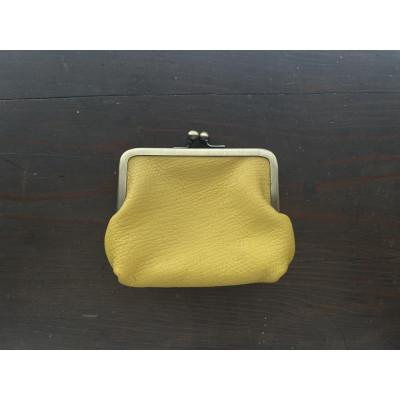 ふるさと納税 対馬市 【対馬のシカ革】がま口ポーチ(キイロ)