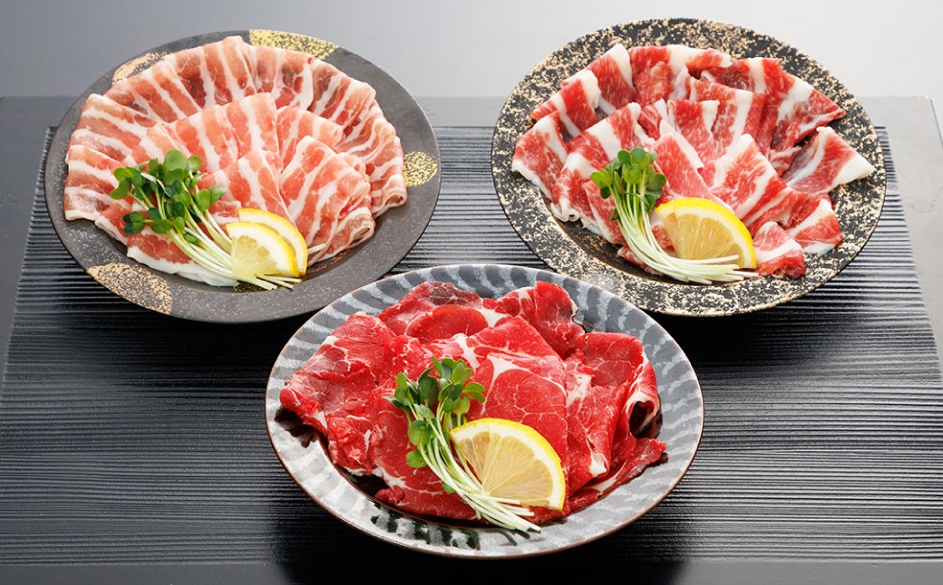 
            【桜屋】 新感覚！極薄スライス「花びら馬刺し」3種盛り 300g （専用醤油付き 150ml×1本） 赤身 霜降り フタエゴ  　
          