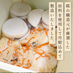 氷見の名産 サーモン入かぶら寿し700g入 樽・化粧箱入り ＜2025年11月中旬以降順次発送＞  富山県 氷見市 サーモン 鮭 漬物  かぶら 郷土料理