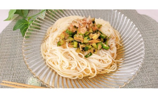 特選なめ茸茶漬180g、特選うす塩味180g各3本入りの詰め合わせセットです。