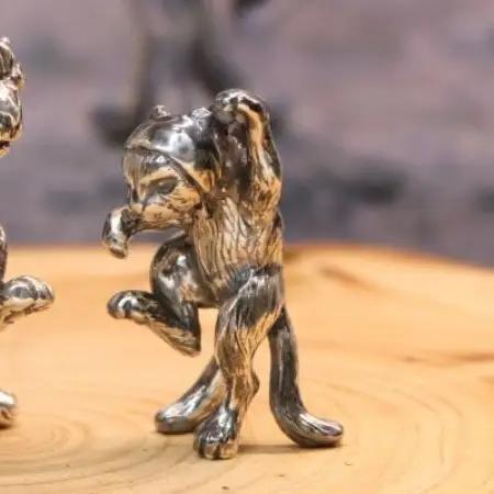 【和の彩 wanoiro】銀製『頬かむりをして踊る猫又』妖怪もののけ根付ジュエリー 659-861【配送不可地域：離島・沖縄県】【1490346】