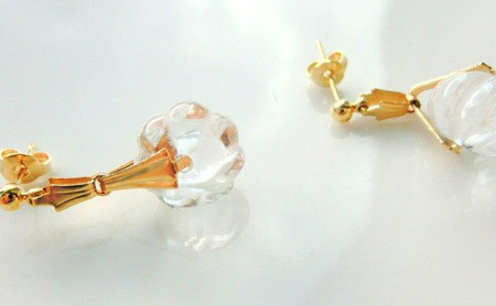 snowdrop ピアス クリスタル アクセサリー 1個 [Q]handmadejewely【お花 シンプル 可愛い ハンドメイド ジュエリー 手作り  職人 透明感 上品 華やか ドレス 大人な雰囲