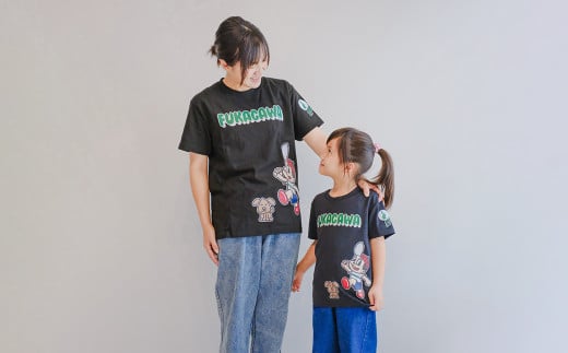 【大人：Mサイズ×子ども：140センチ】FUKAGAWAオリジナルTシャツ ブラック（大人用・子ども用）・オリジナルピンバッチセット シャツ Tシャツ 服 ピンバッチ 北海道 深川市_イメージ5